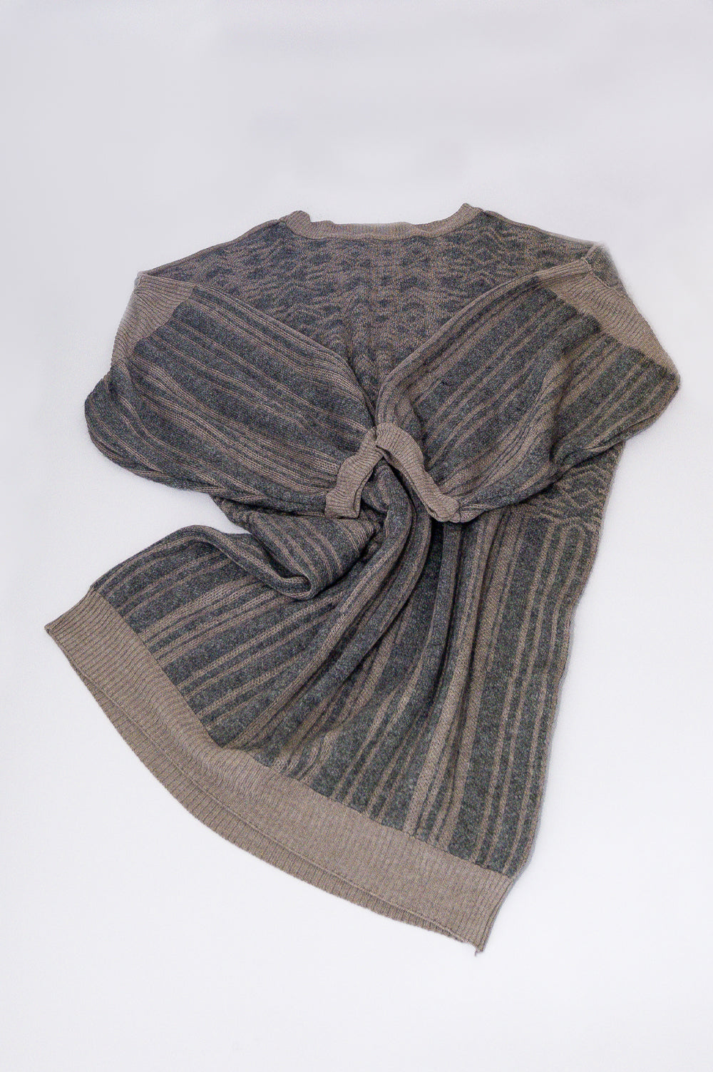 KNITWEAR JACQUARD LONG DRESS IN GREY AND BEIGE image 3