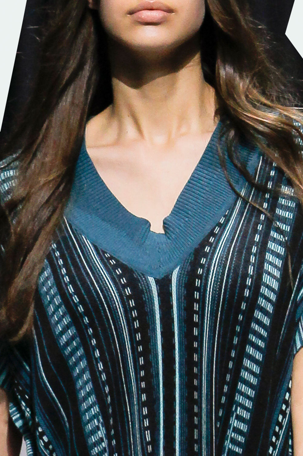 JACQUARD TUNIC WITH V-NECK image 4