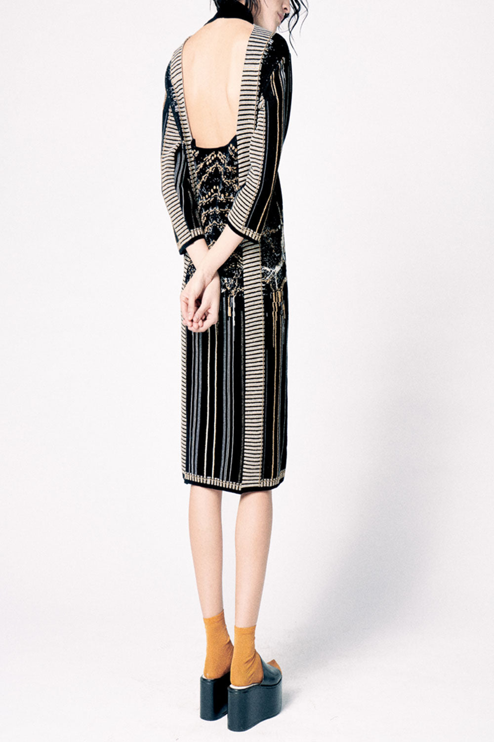 OPEN-BACK GOLD AND BLACK JACQUARD PARTY DRESS image 2