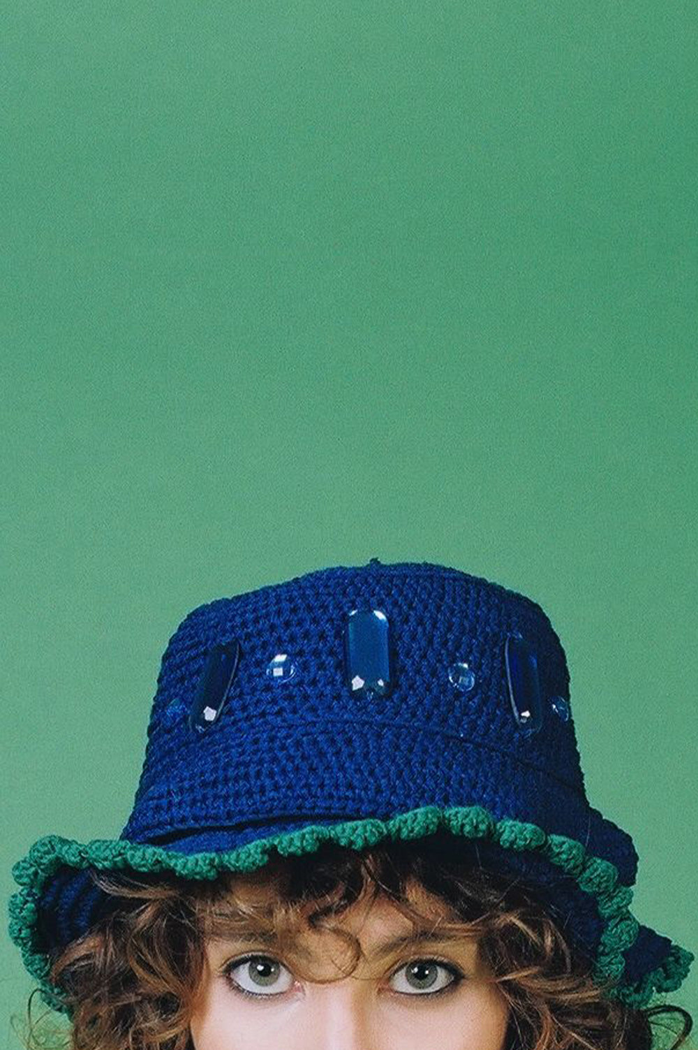 CROCHET HAT WITH STONES IN BLUE image 0