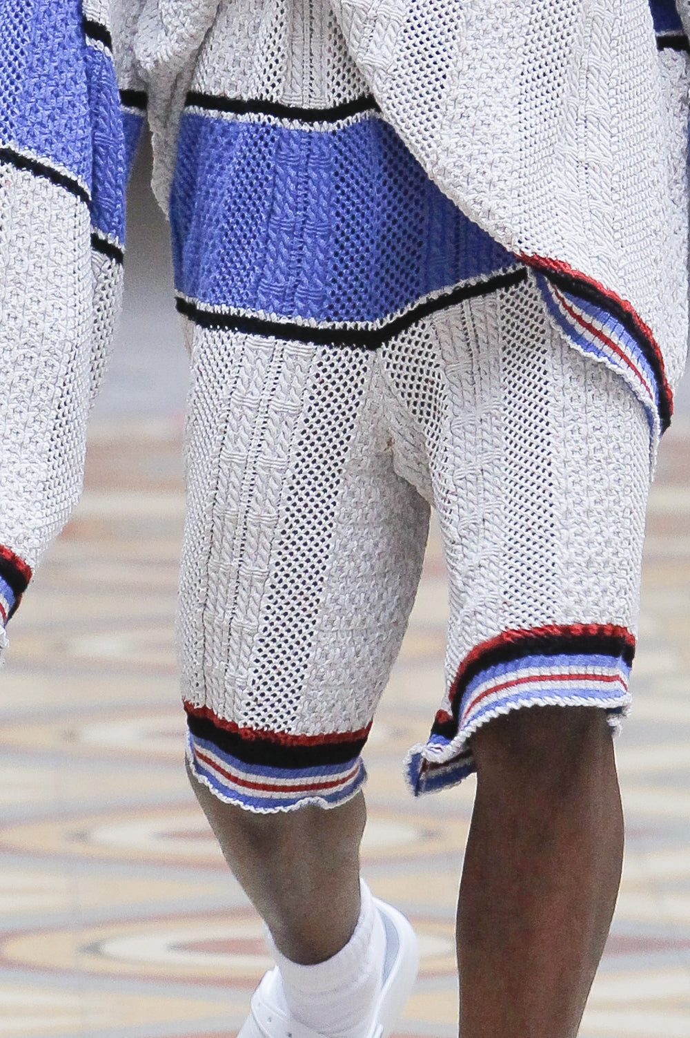TUCK STRUCTURED KNITWEAR MEN SHORTS IN BEJE WITH STRIPES image 0