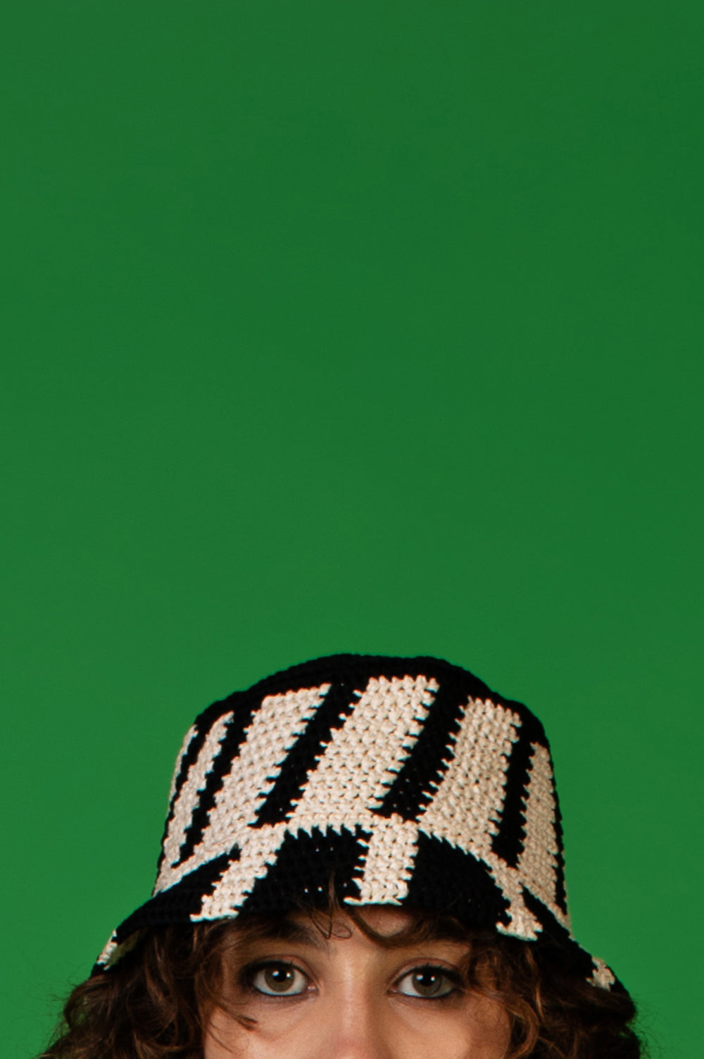 CROCHET HAT WITH BLACK AND BEJE STRIPES image 0