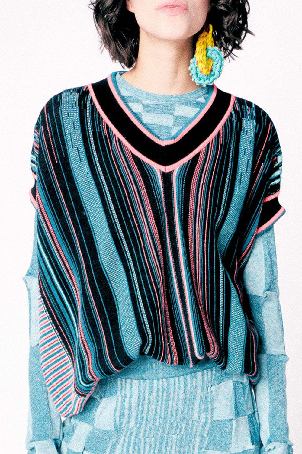 JACQUARD VEST WITH VERTICAL STRIPES image 0