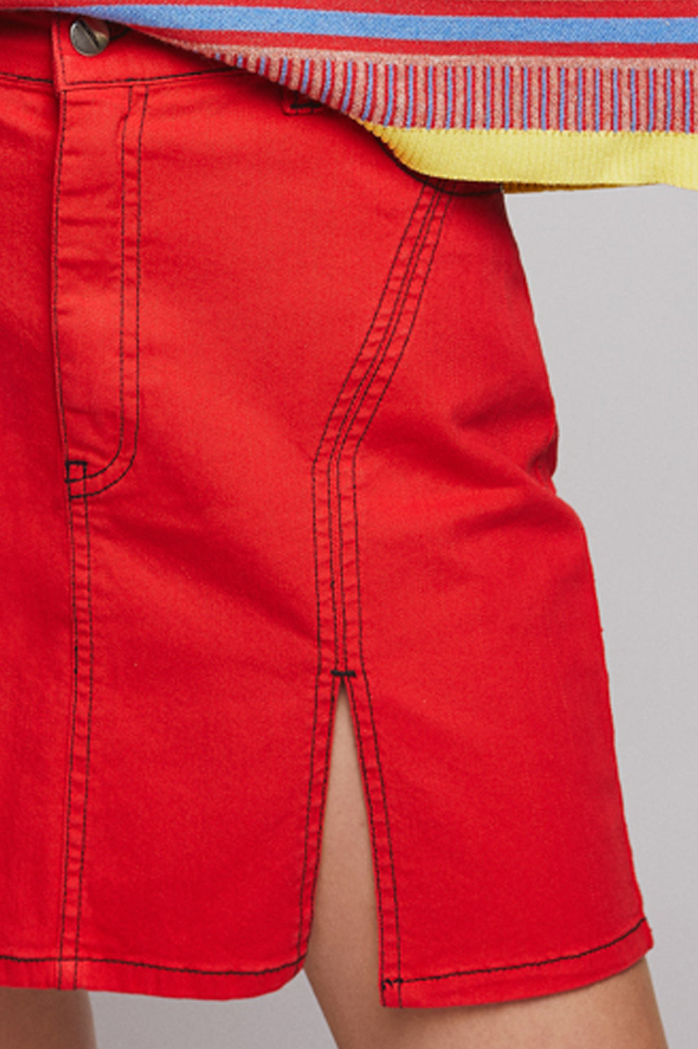 RED DENIM SHORT SKIRT image 1