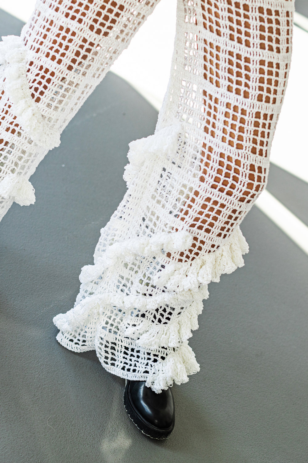 KNITWEAR CROCHET TROUSERS WITH RUFFLES image 3