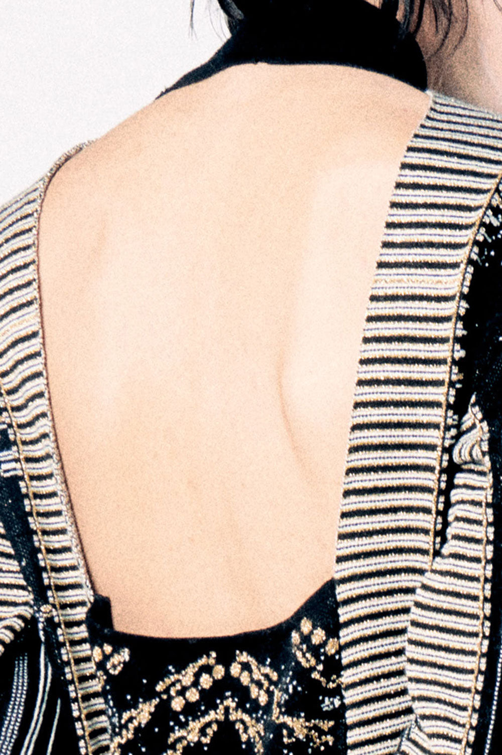 OPEN-BACK GOLD AND BLACK JACQUARD PARTY DRESS image 3