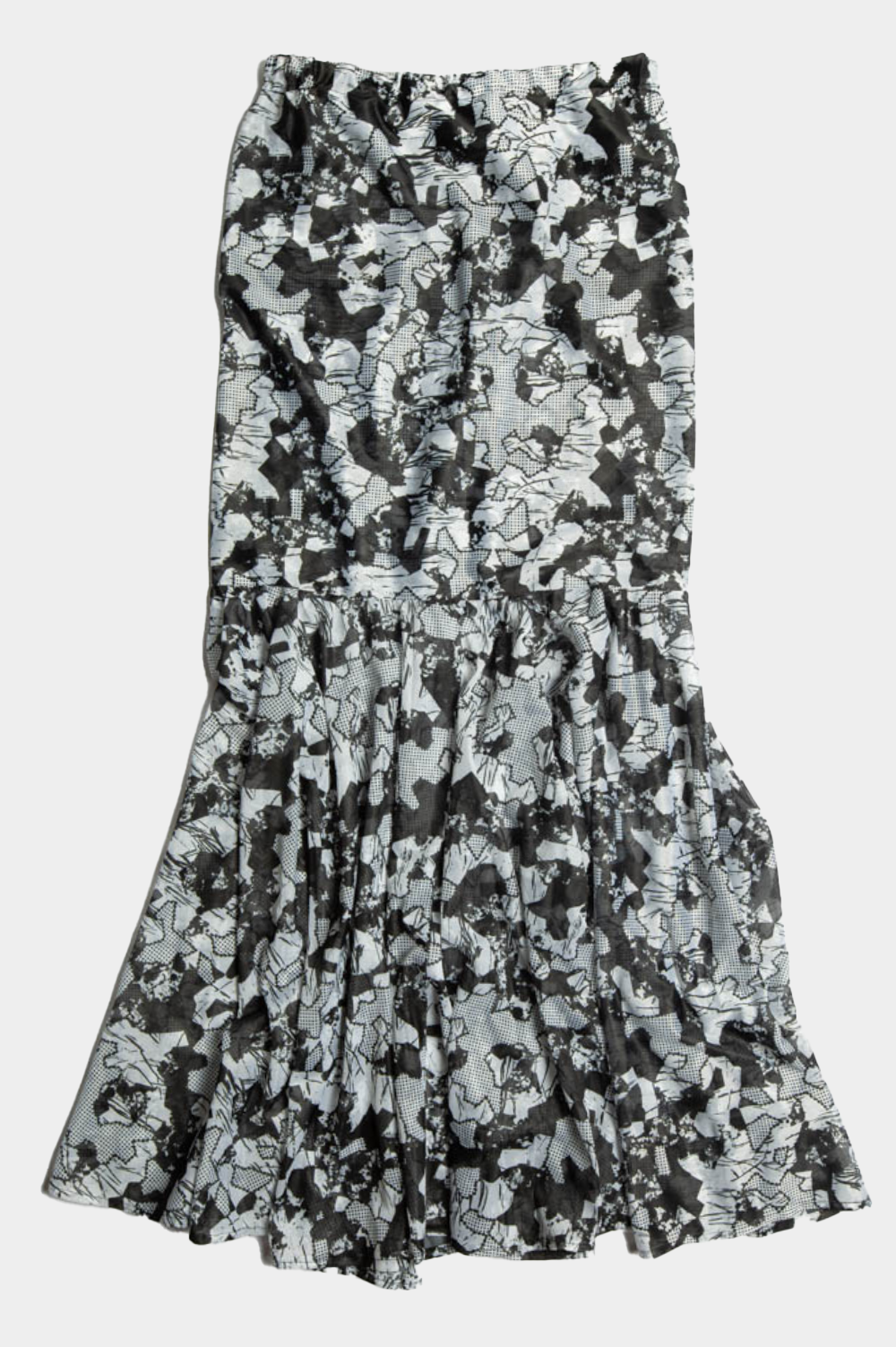 Long skirt in black and white with elastic waist and ruffle ending image 0
