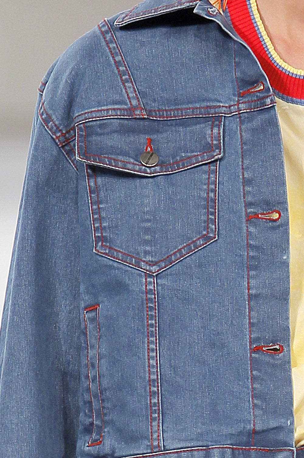 DENIM JACKET WITH EMBROIDERY IN THE BACK AND SLEEVE image 3
