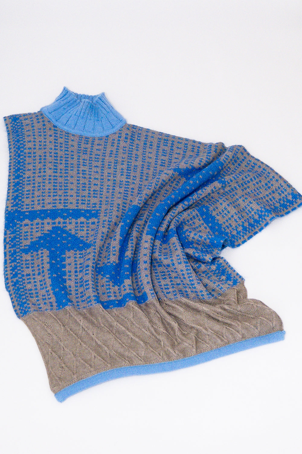 KNITWEAR JACQUARD PONCHO IN BLUE AND GREY WITH DIFFERENT STITCHES image 2