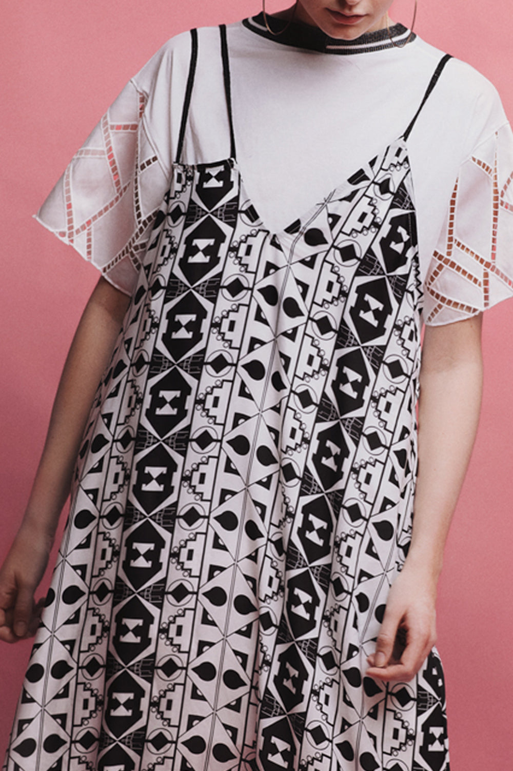 PRINTED DRESS IN BLACK AND WHITE image 1